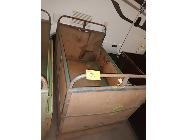 Lot 51 - fabriekskar - afbeelding 1 van  3