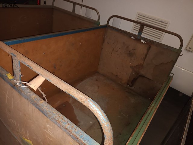 Lot 51 - fabriekskar - afbeelding 2 van  3
