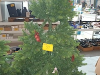 Lot 51 - kerstboom op voet - afbeelding 1 van  4