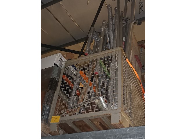 Lot 51 - metalen buizenstelling - afbeelding 1 van  2
