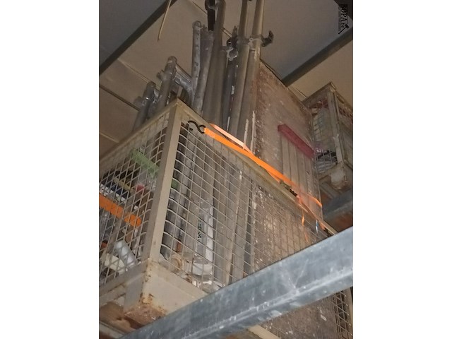 Lot 51 - metalen buizenstelling - afbeelding 2 van  2