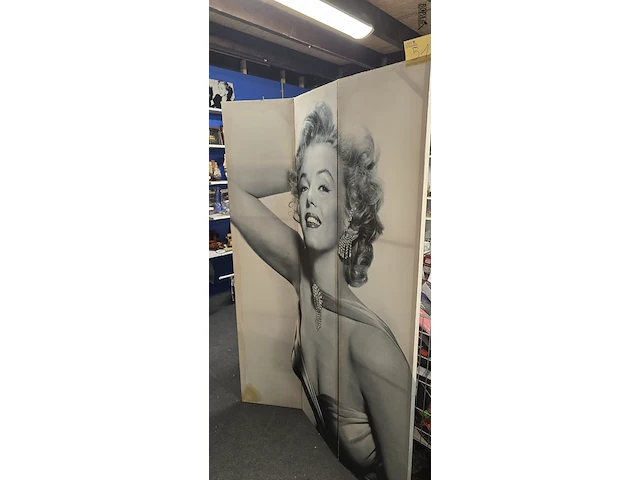 Lot 51 - paravan marilyn monroe en audry hepburn - afbeelding 1 van  2