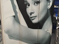 Lot 51 - paravan marilyn monroe en audry hepburn - afbeelding 2 van  2