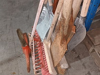 Lot 51 - tuin- en werkmateriaal. 13 stuks - afbeelding 2 van  3