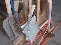 Lot 51 - tuin- en werkmateriaal. 13 stuks - afbeelding 3 van  3