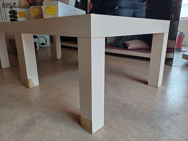 Lot 51 - vierkante tafel - afbeelding 1 van  3