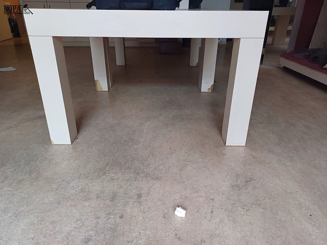 Lot 51 - vierkante tafel - afbeelding 3 van  3