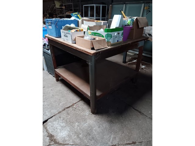 Lot 51 - werktafel - afbeelding 1 van  3