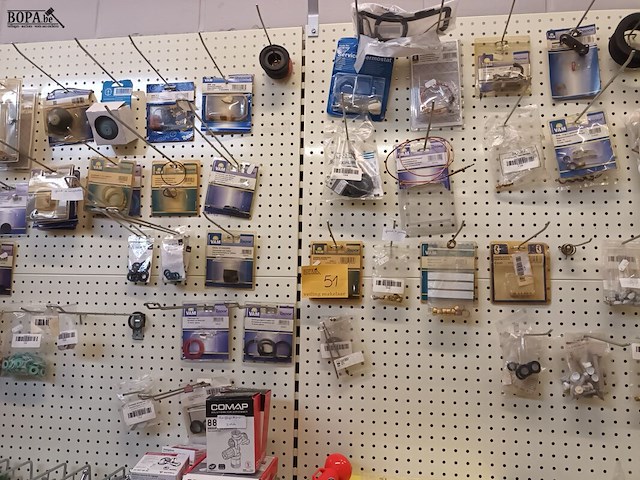 Lot 51 - wisselstukken en joints - afbeelding 1 van  7