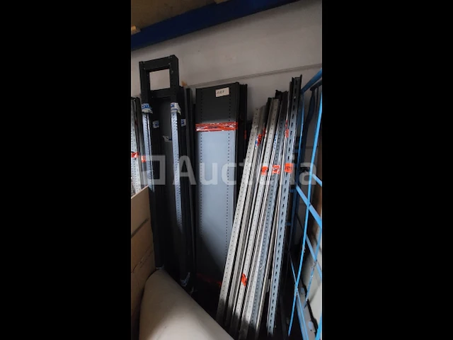 Lot 51 meter lopende stevige metalen rekken - afbeelding 14 van  32
