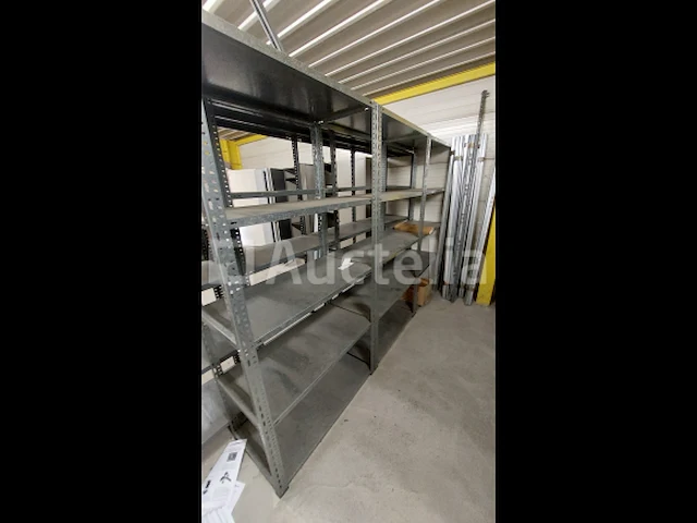 Lot 51 meter lopende stevige metalen rekken - afbeelding 32 van  32