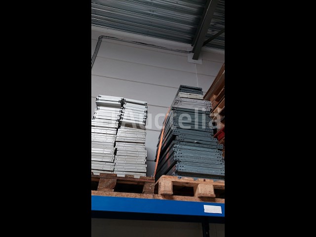 Lot 51 meter lopende stevige metalen rekken - afbeelding 28 van  32