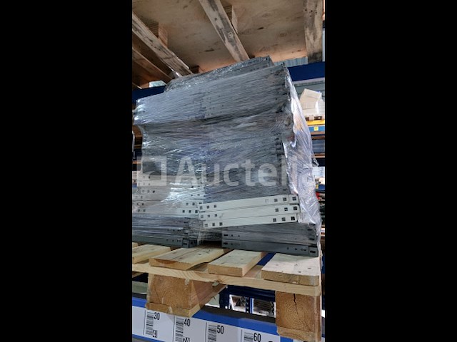 Lot 51 meter lopende stevige metalen rekken - afbeelding 30 van  32