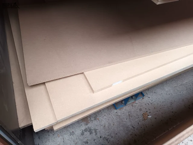 Lot 510 - lot panelen. inhoud rek - afbeelding 2 van  5