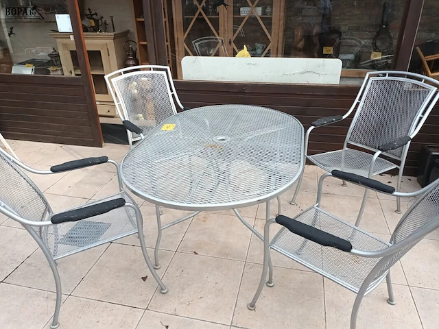 Lot 510 - metalen tuintafel en stoelen. 5 stuks - afbeelding 2 van  7