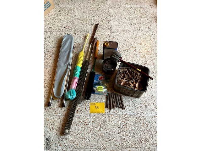 Lot 510 - poetsgerei onderhoud - afbeelding 1 van  5