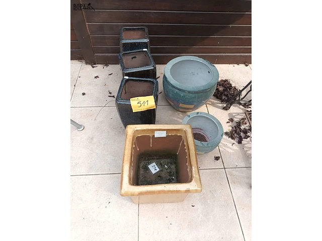 Lot 511 - bloempotten. 7 stuks - afbeelding 1 van  4