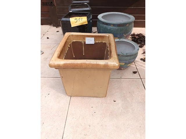 Lot 511 - bloempotten. 7 stuks - afbeelding 2 van  4