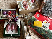 Lot 511 - vintage kerstgerief met lampjes en 2 oude lantaarns - afbeelding 2 van  5