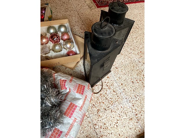 Lot 511 - vintage kerstgerief met lampjes en 2 oude lantaarns - afbeelding 4 van  5