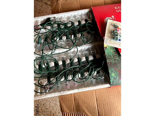 Lot 511 - vintage kerstgerief met lampjes en 2 oude lantaarns - afbeelding 5 van  5