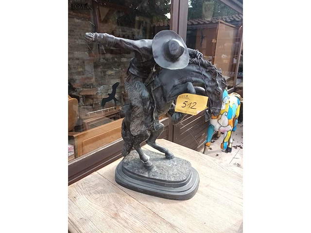 Lot 512 - bronzen beeld van cowboy - afbeelding 1 van  5