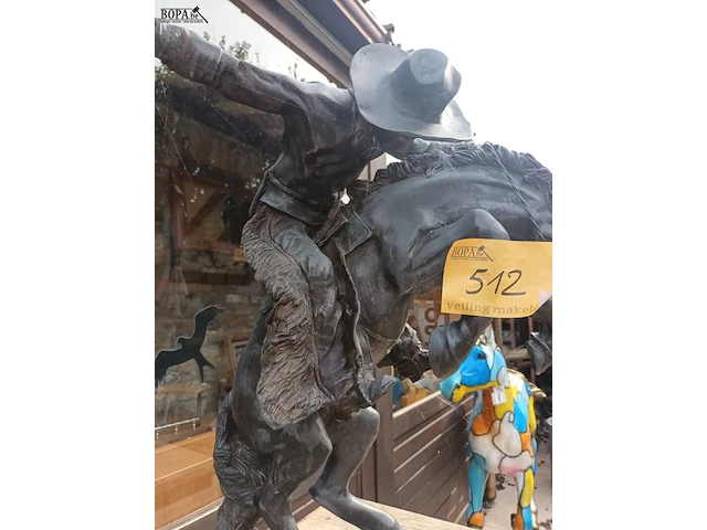 Lot 512 - bronzen beeld van cowboy - afbeelding 3 van  5