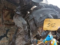 Lot 512 - bronzen beeld van cowboy - afbeelding 3 van  5