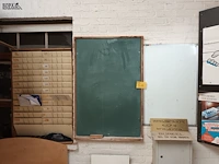 Lot 512 - sorteerwand, krijtbord en brievenbussen - afbeelding 1 van  5