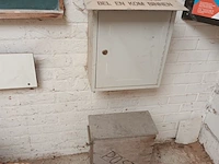 Lot 512 - sorteerwand, krijtbord en brievenbussen - afbeelding 5 van  5
