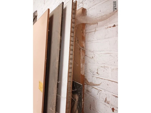 Lot 513 - houten pallet en panelen - afbeelding 3 van  5