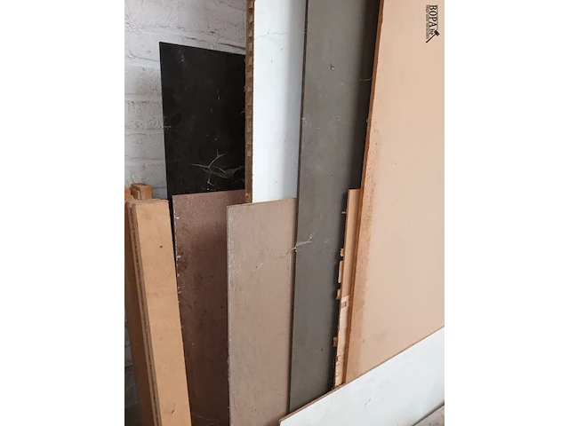 Lot 513 - houten pallet en panelen - afbeelding 4 van  5