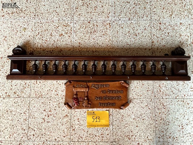 Lot 513 - spreuk op paneel en houten rekje, 2 stuks - afbeelding 2 van  2