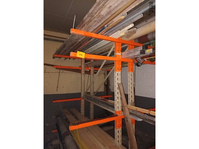 Lot 514 - draagarmstelling met inhoud - afbeelding 2 van  6