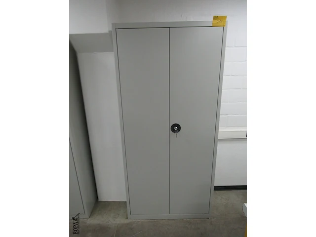 Lot 514 - metalen archiefkast - afbeelding 1 van  2
