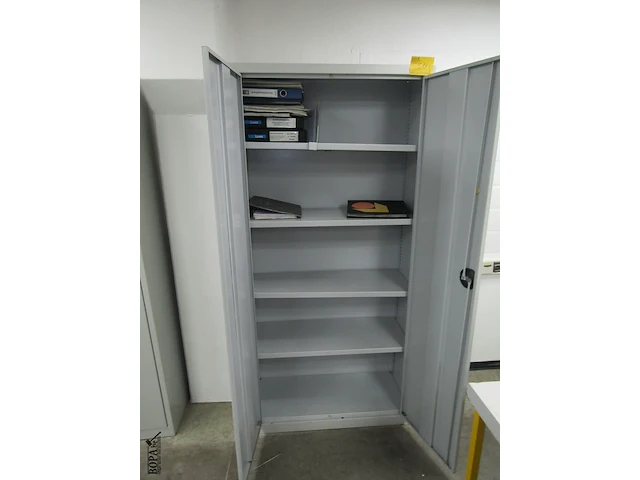 Lot 514 - metalen archiefkast - afbeelding 2 van  2