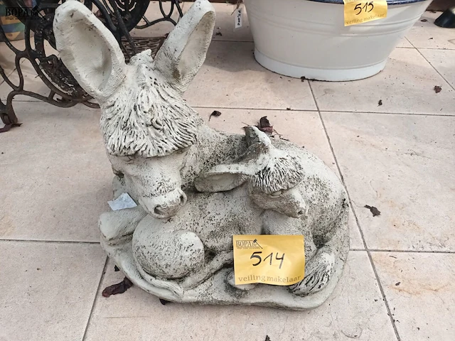 Lot 514 - tuinbeeld ezels - afbeelding 1 van  3