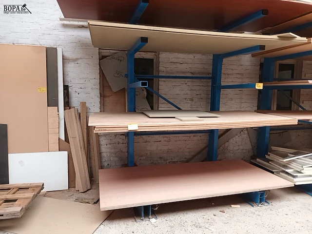 Lot 516 - lot multiplex panelen. inhoud rek - afbeelding 1 van  4
