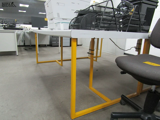 Lot 516 - werktafel - afbeelding 2 van  4