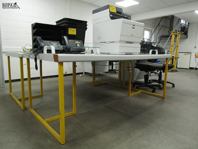 Lot 516 - werktafel - afbeelding 4 van  4