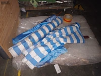 Lot 517 - pvc buizen en rollen stof - afbeelding 2 van  3