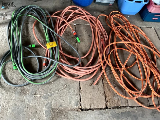Lot 518 - waterslangen, 3 stuks met verlengstukje - afbeelding 1 van  5