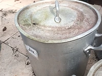 Lot 519 - aluminium kookpotten. 3 stuks - afbeelding 4 van  4