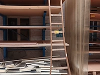 Lot 519 - houten ladder - afbeelding 1 van  3