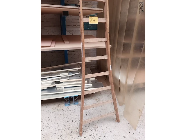 Lot 519 - houten ladder - afbeelding 3 van  3