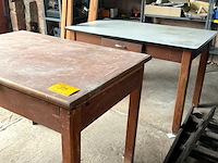 Lot 519 - oude keukentafels, 2 stuks -1 met verlengstukken- - afbeelding 2 van  8
