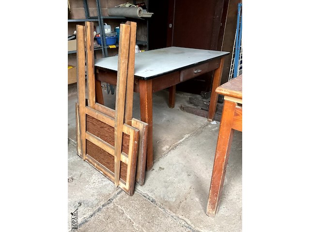Lot 519 - oude keukentafels, 2 stuks -1 met verlengstukken- - afbeelding 5 van  8