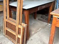 Lot 519 - oude keukentafels, 2 stuks -1 met verlengstukken- - afbeelding 5 van  8
