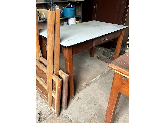 Lot 519 - oude keukentafels, 2 stuks -1 met verlengstukken- - afbeelding 6 van  8