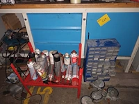 Lot 519 - werkbank met inhoud - afbeelding 2 van  9